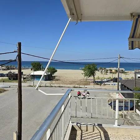 Lägenhet Lina's Beachfront By Optimum Link *