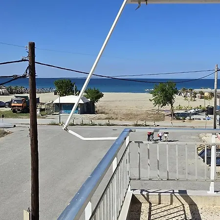 Lägenhet Lina's Beachfront By Optimum Link