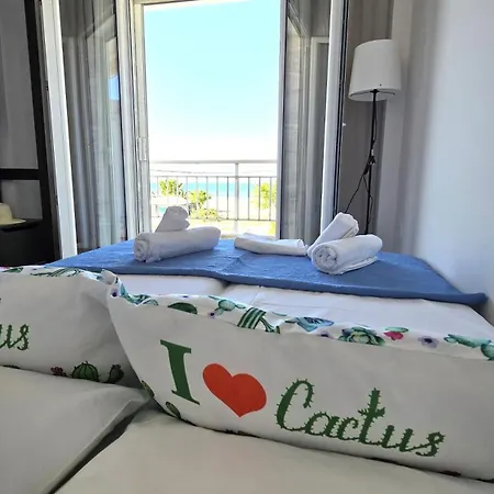 Lägenhet Lina's Beachfront By Optimum Link *