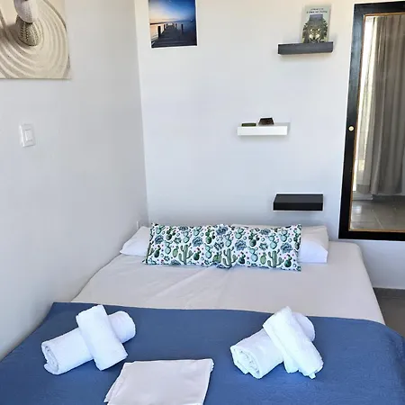 Lägenhet Lina's Beachfront By Optimum Link