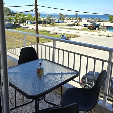 Lägenhet Lina's Beachfront By Optimum Link *