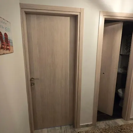 Lägenhet Lina's Beachfront By Optimum Link