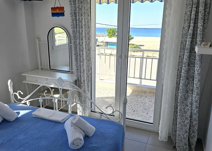 Lina's Beachfront By Optimum Link דירה *