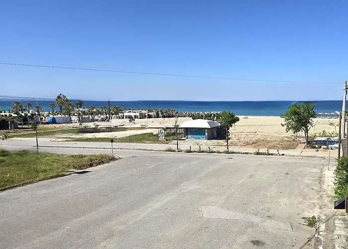 Lina's Beachfront By Optimum Link דירה *