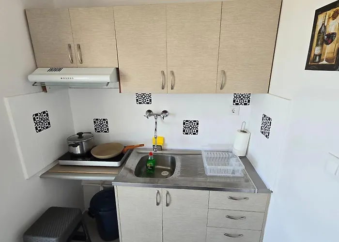 Lina's Beachfront By Optimum Link דירה