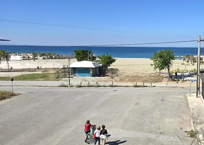 Lina's Beachfront By Optimum Link דירה *