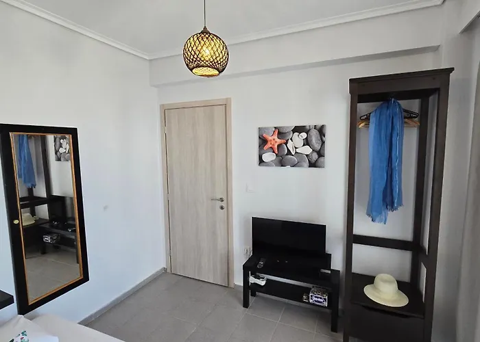 Lina's Beachfront By Optimum Link