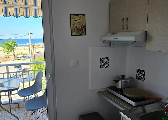 Lina's Beachfront By Optimum Link דירה