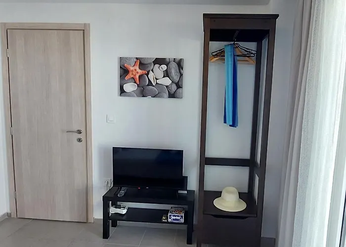 Lina's Beachfront By Optimum Link ניי פורי